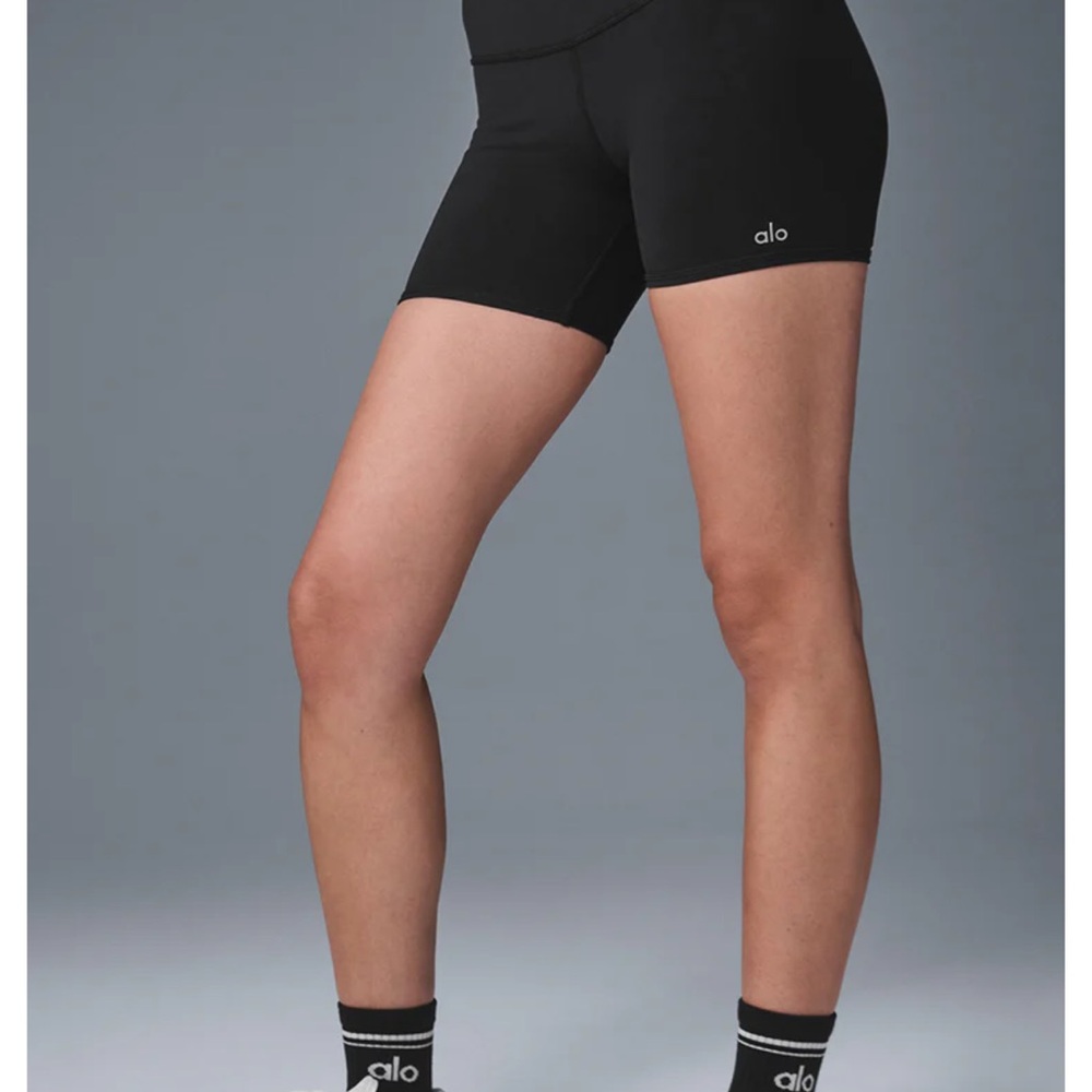 ALO Yoga Black Mid-Thigh Athletic Shorts